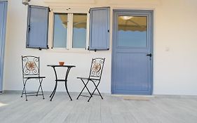 Isidoros Apartments